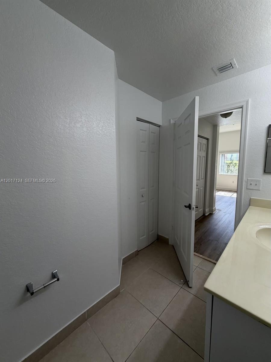 VILLAS OF PALOMINO CONDO - Residential Lease