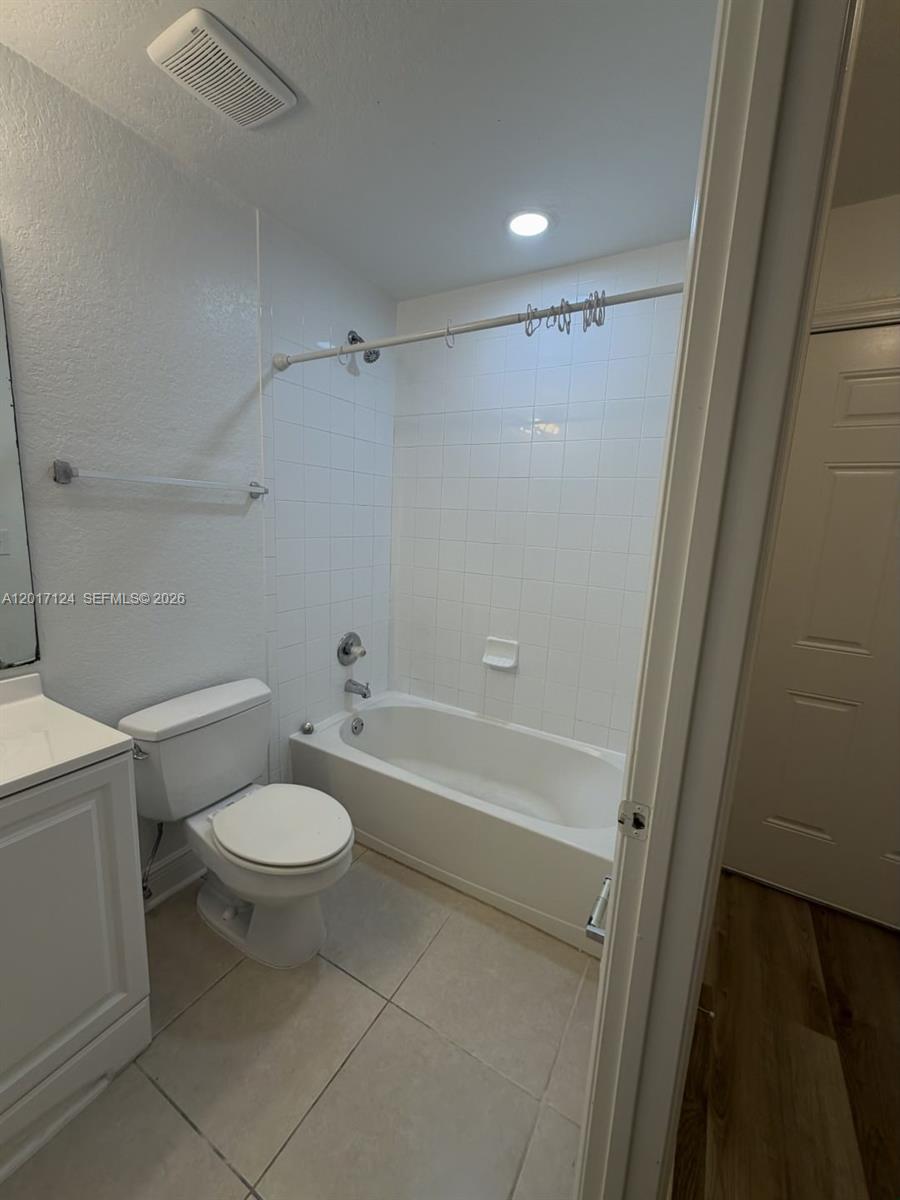 VILLAS OF PALOMINO CONDO - Residential Lease