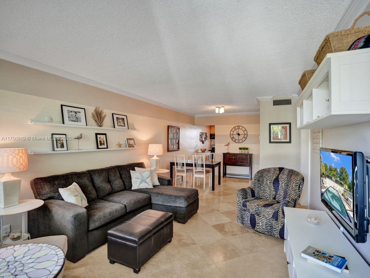 1900 NE 8th Ct 306