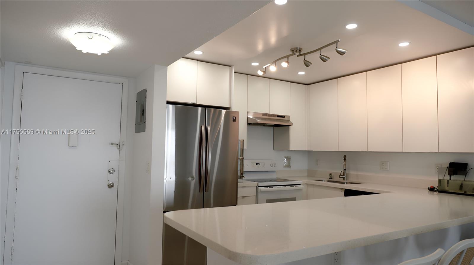 IMPERIAL TOWERS CONDO - Residential