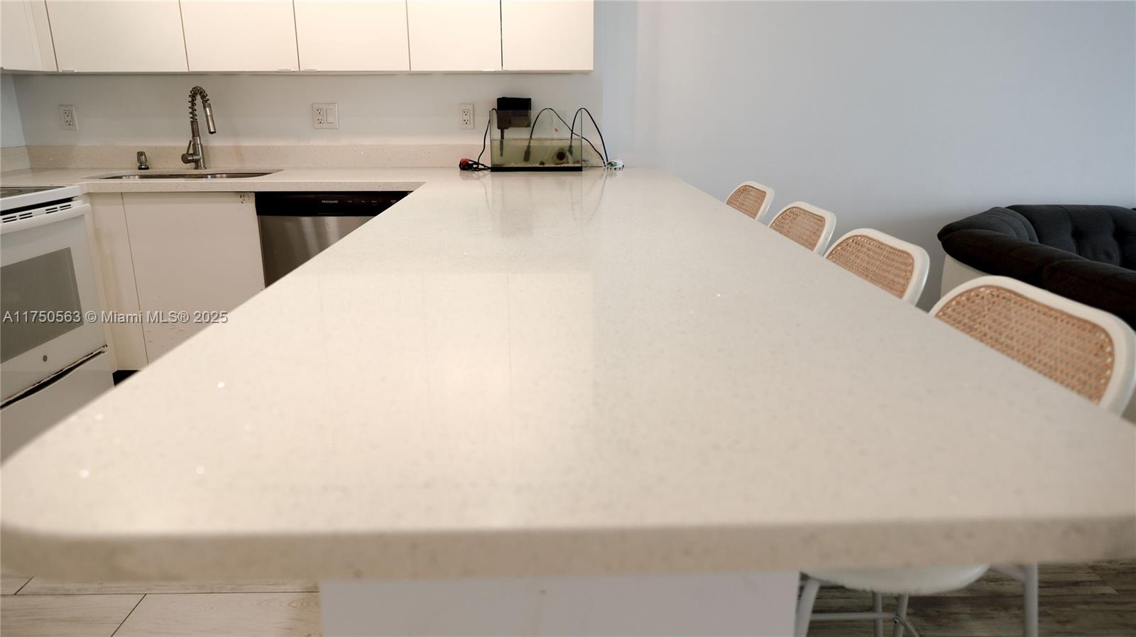 IMPERIAL TOWERS CONDO - Residential