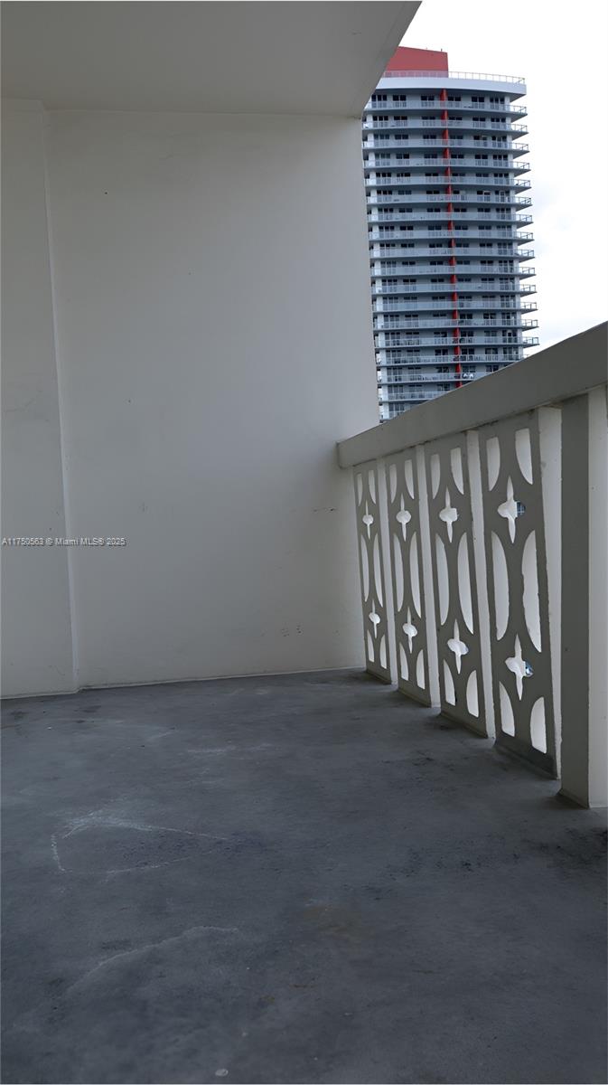 IMPERIAL TOWERS CONDO - Residential