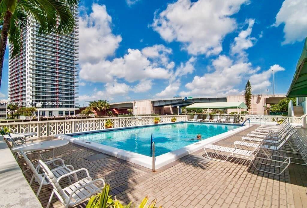 IMPERIAL TOWERS CONDO - Residential