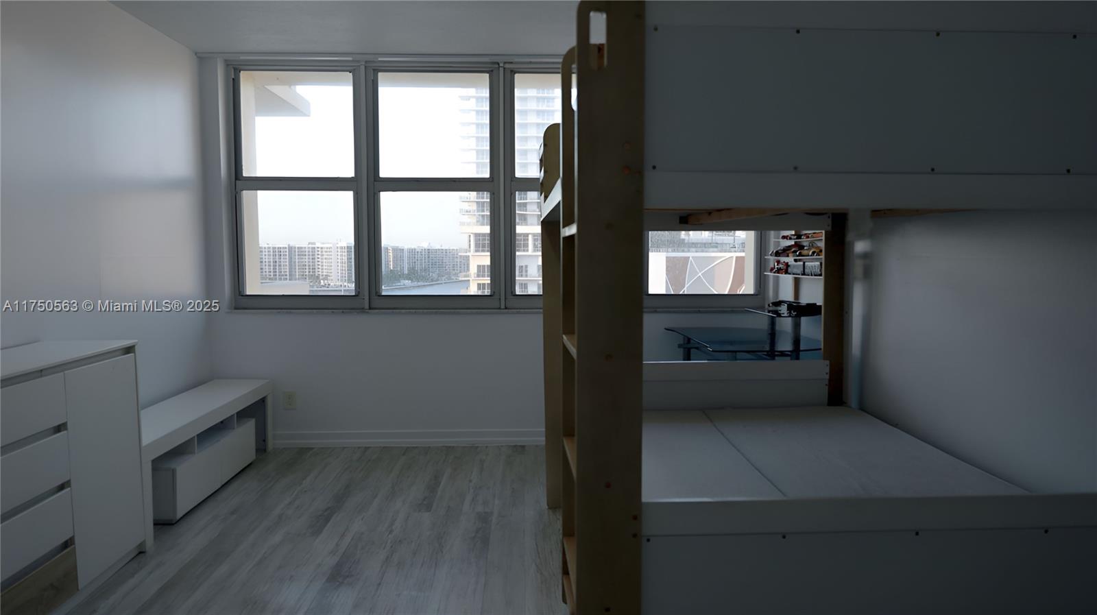 IMPERIAL TOWERS CONDO - Residential