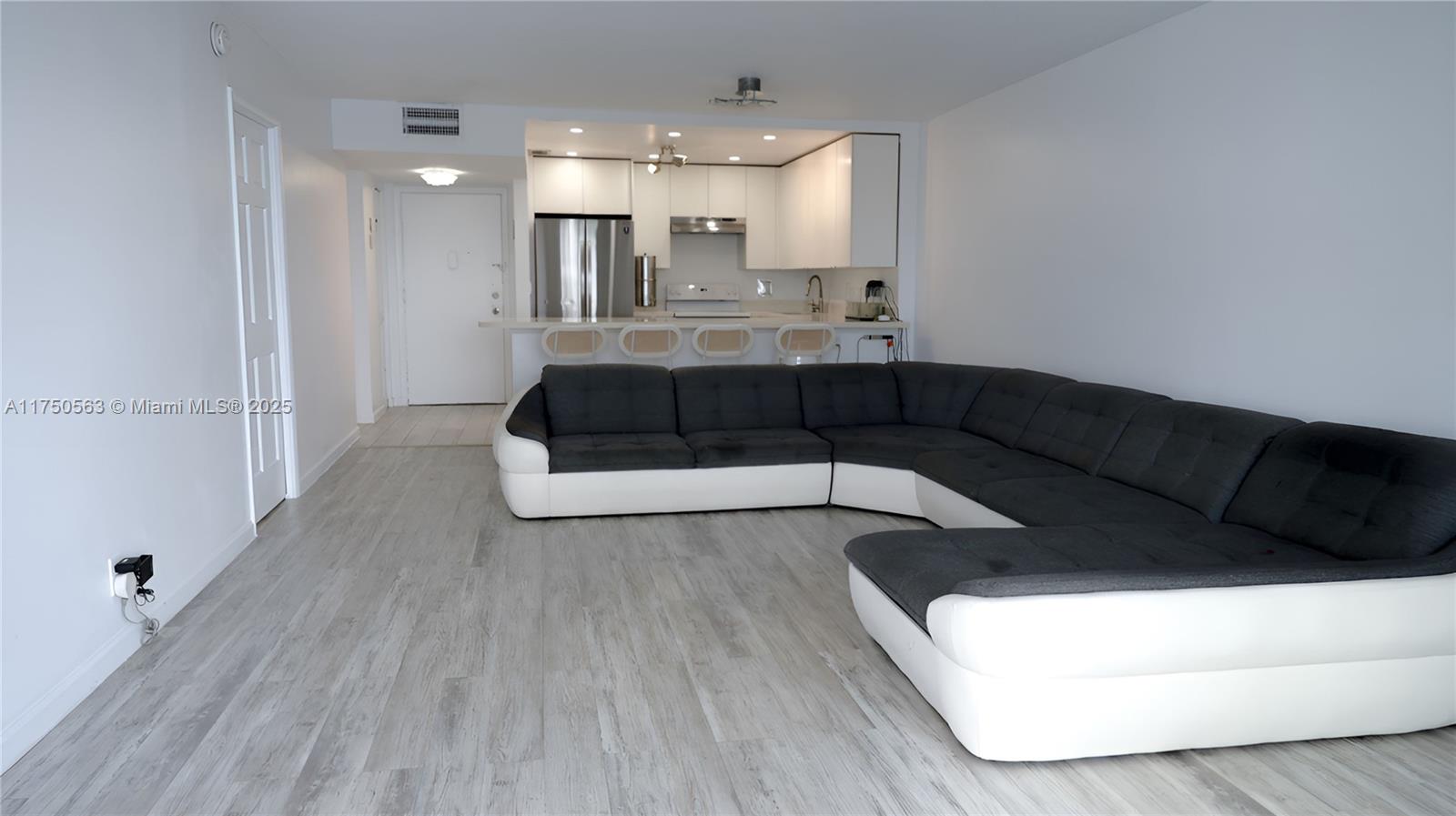 IMPERIAL TOWERS CONDO - Residential