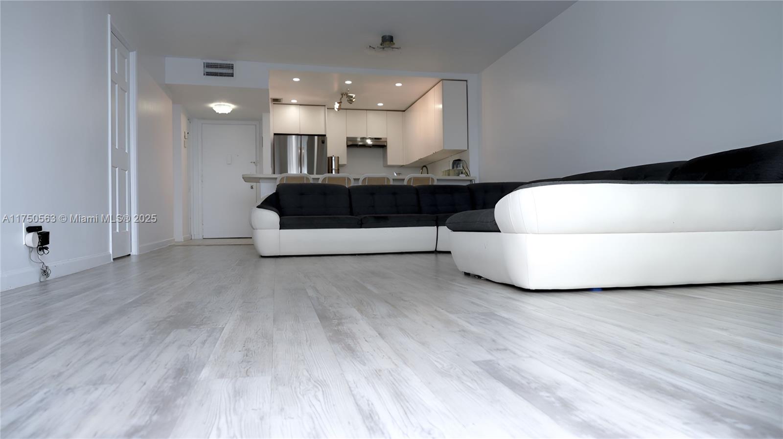 IMPERIAL TOWERS CONDO - Residential