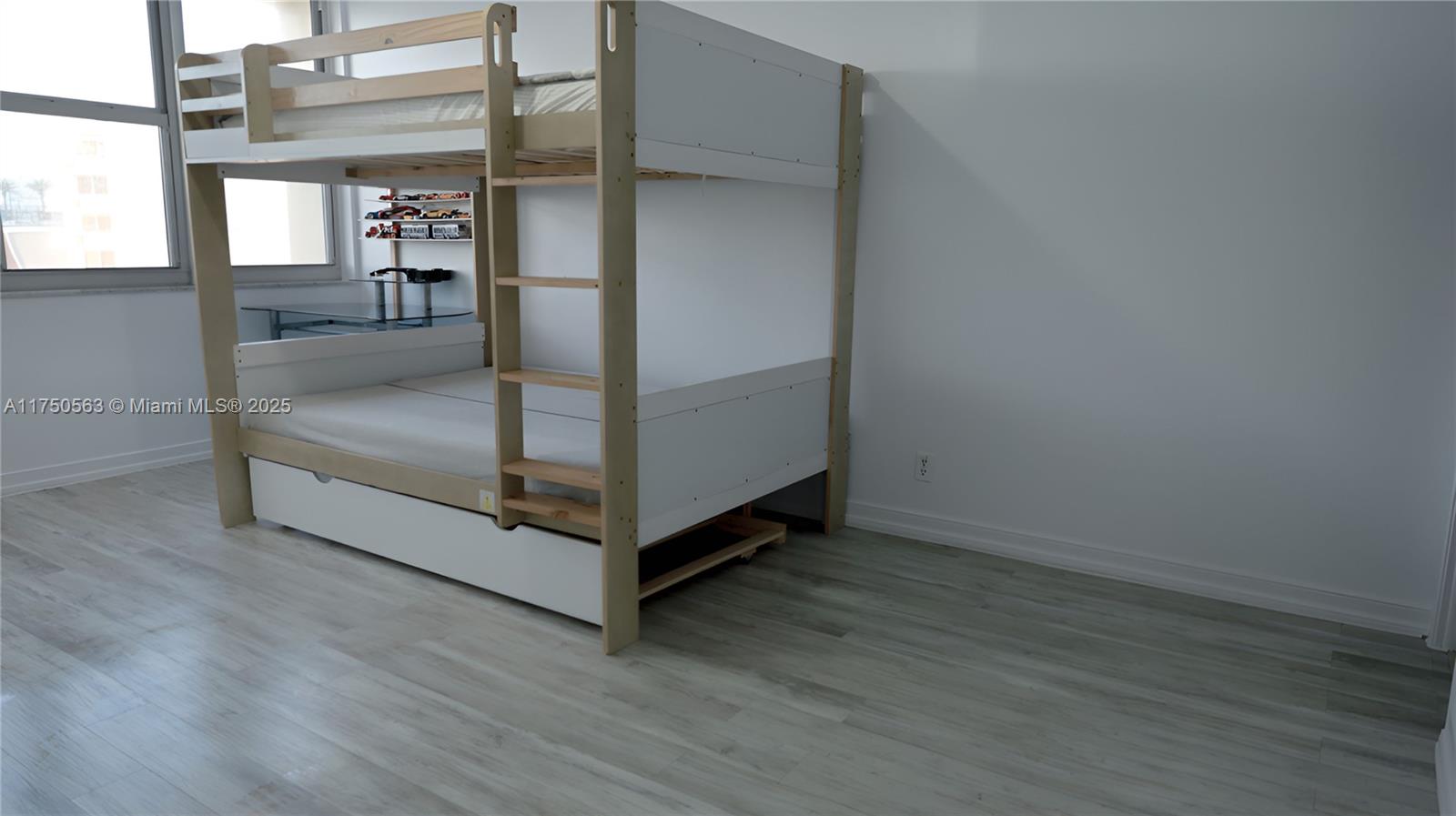 IMPERIAL TOWERS CONDO - Residential