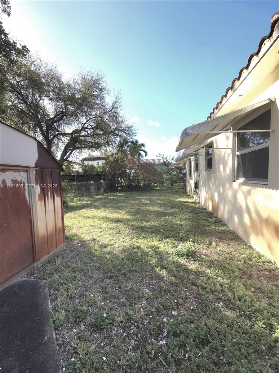 FRANK ADD TO HOLLYWOOD - Residential