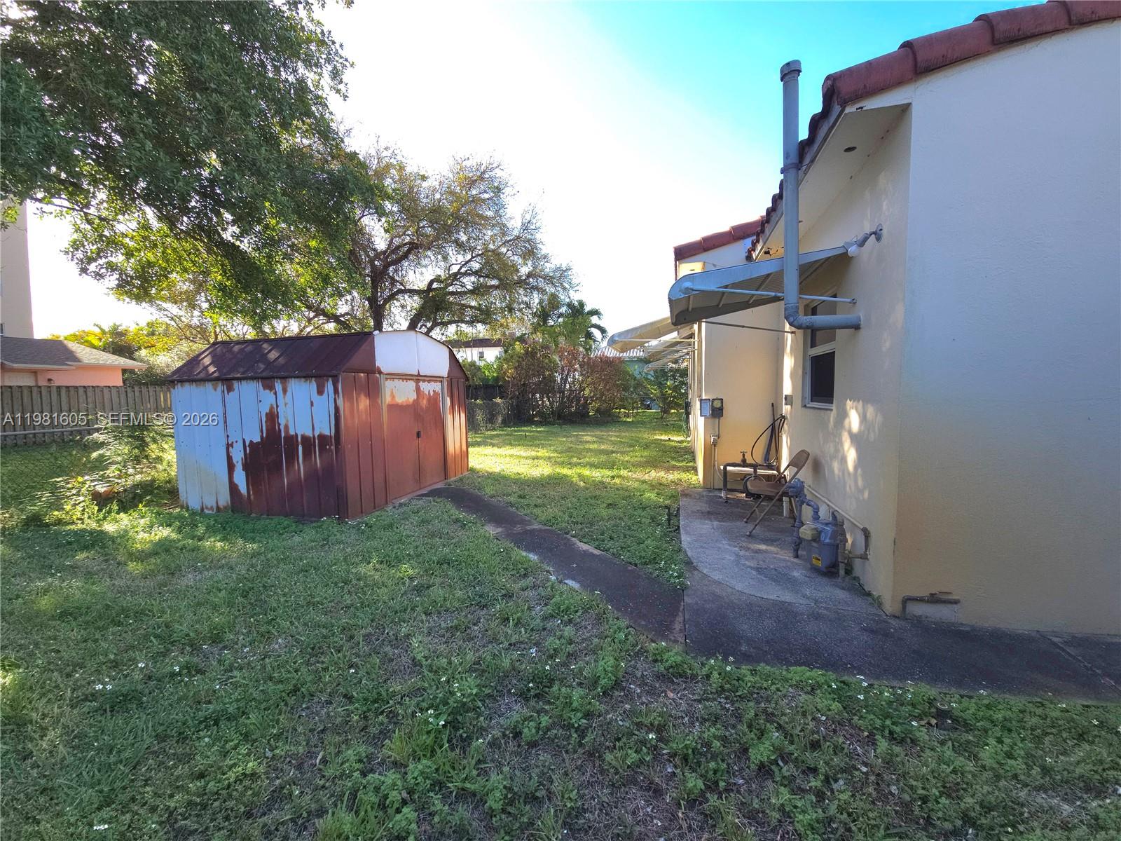 FRANK ADD TO HOLLYWOOD - Residential