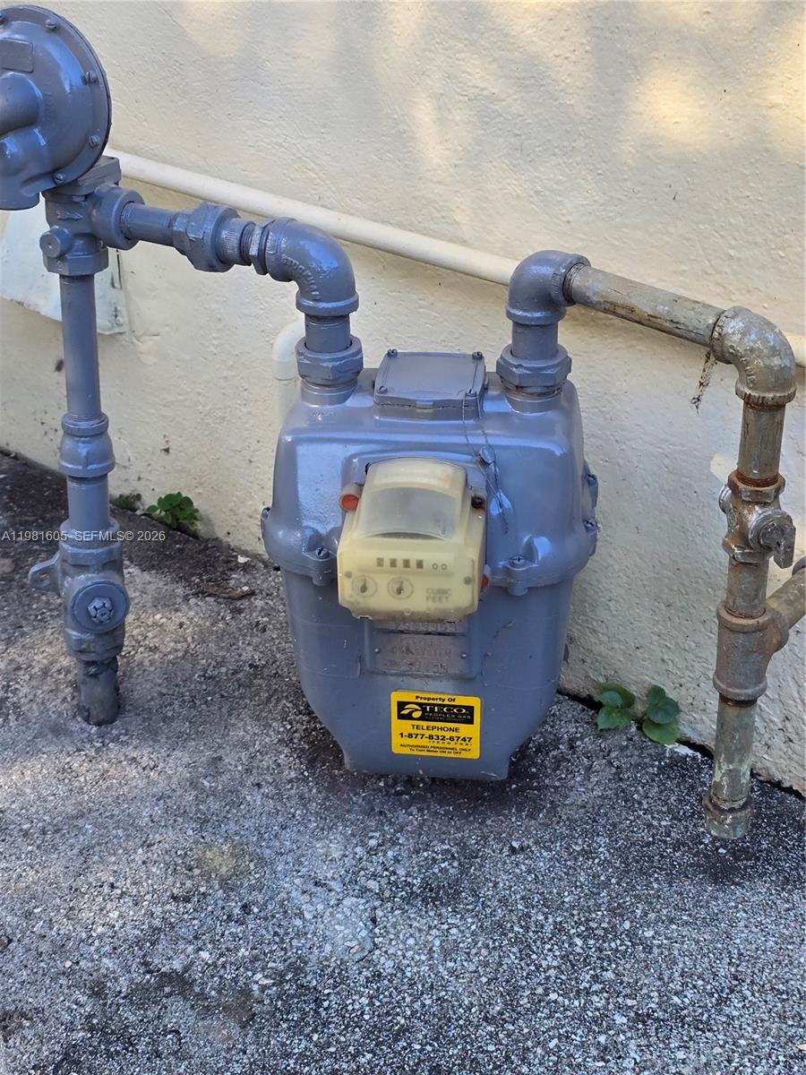 FRANK ADD TO HOLLYWOOD - Residential