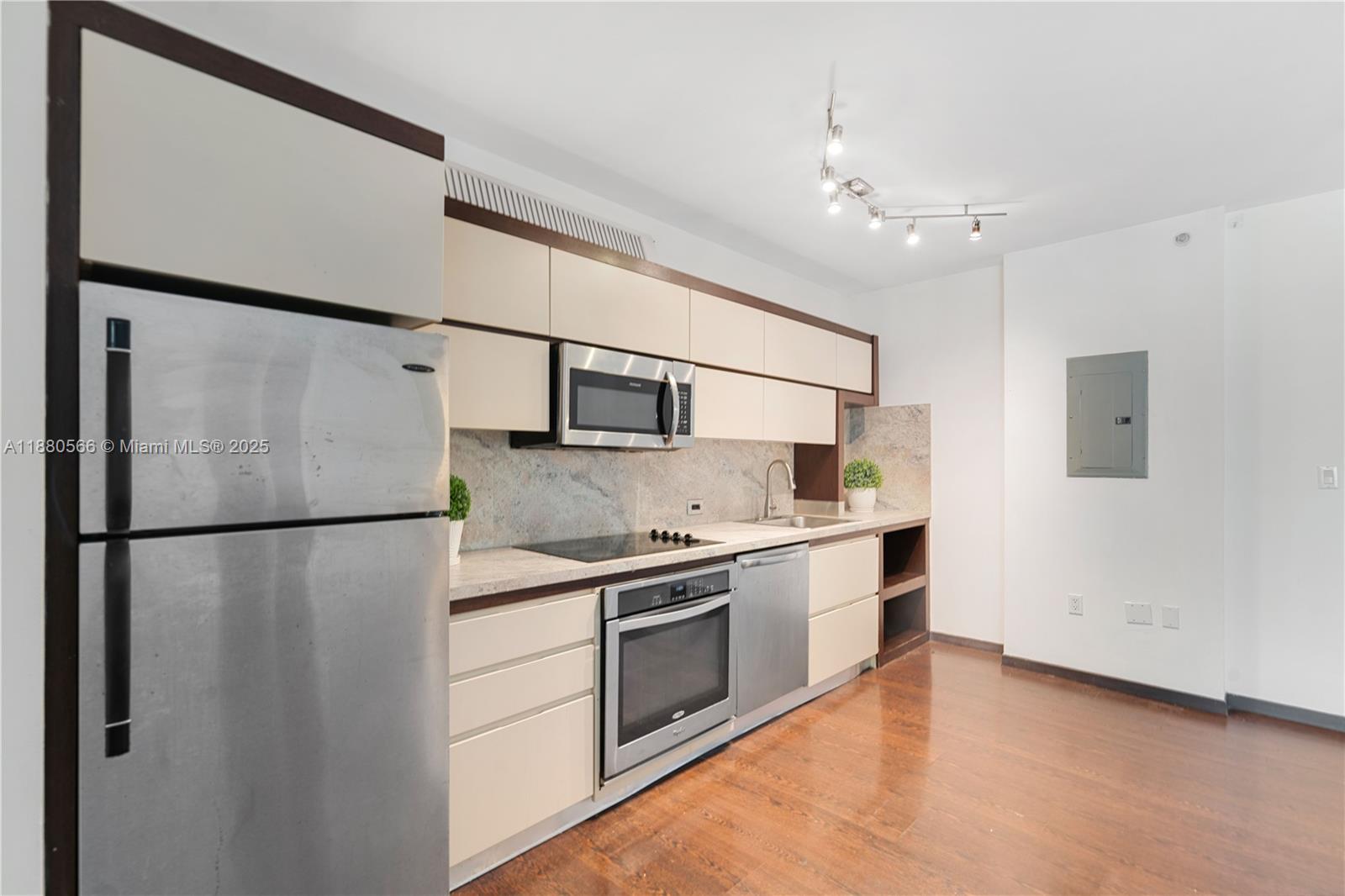 ARTECITY GOVERNOR CONDO - Residential Lease