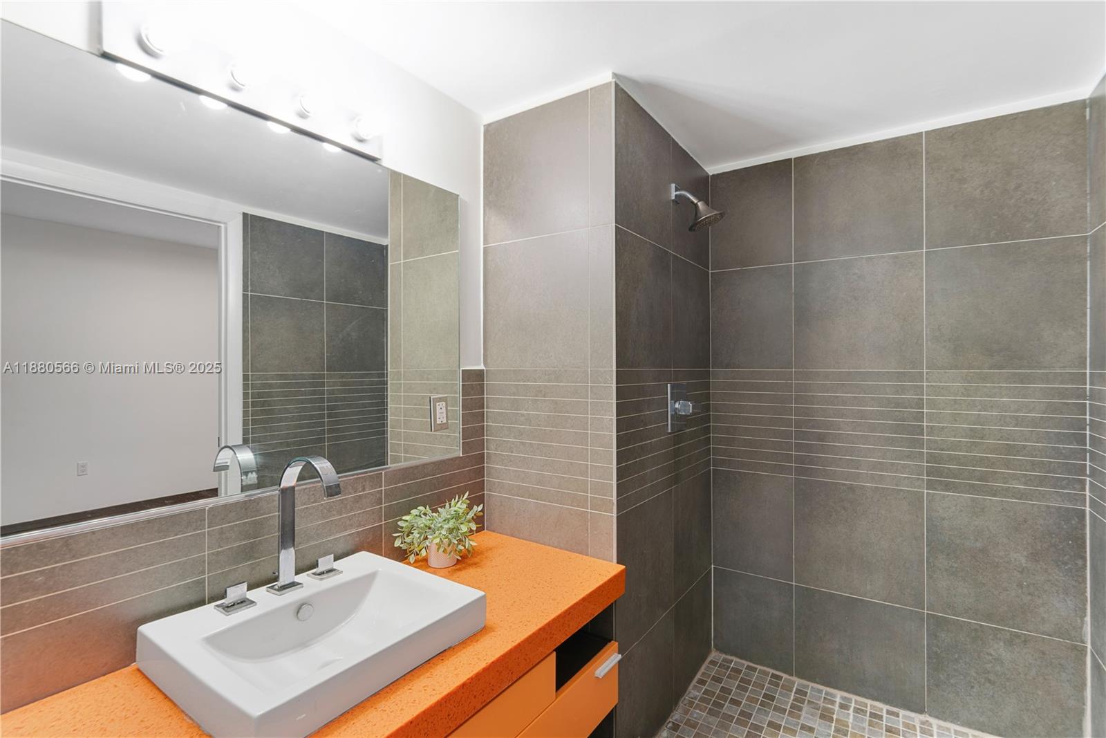 ARTECITY GOVERNOR CONDO - Residential Lease