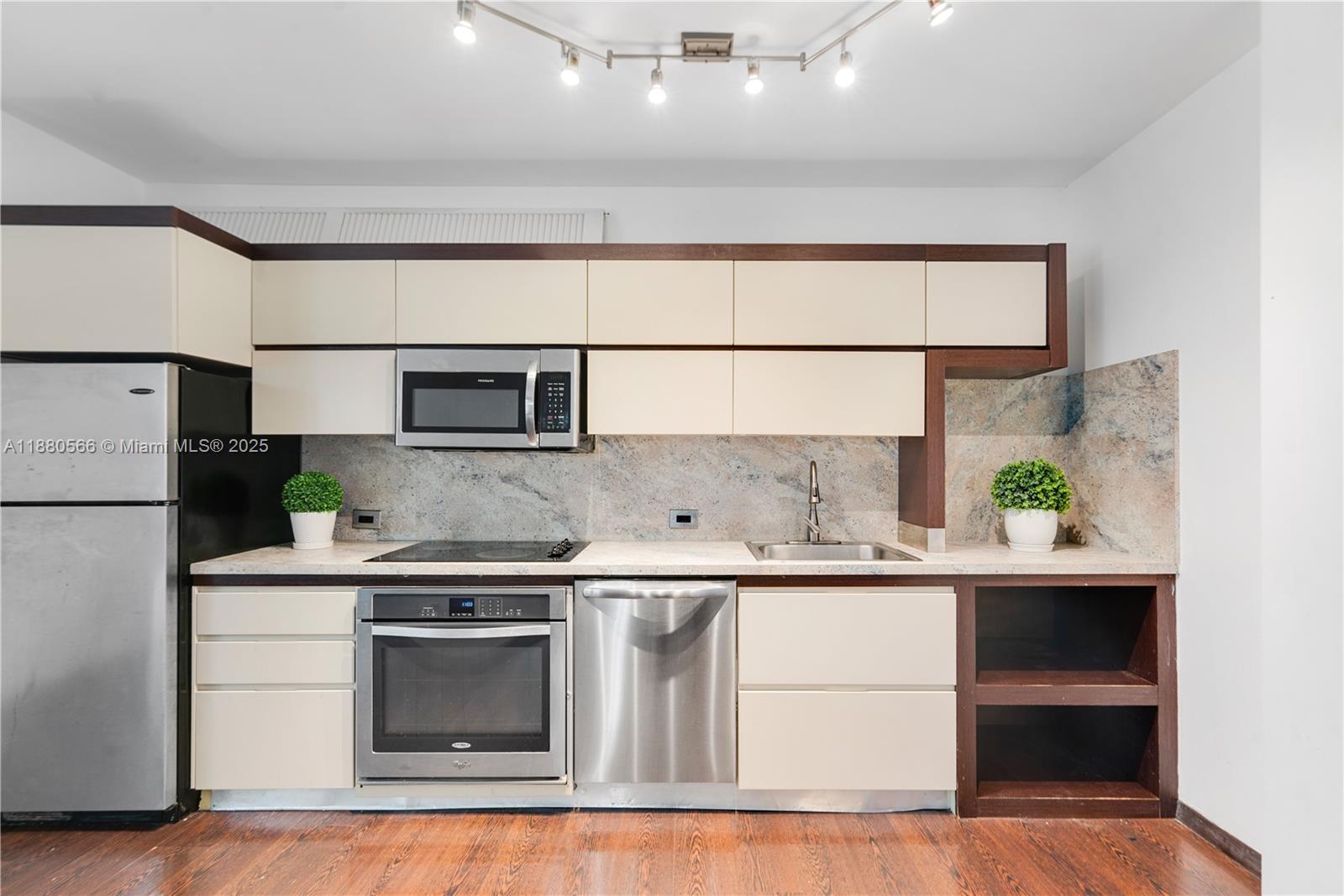 ARTECITY GOVERNOR CONDO - Residential Lease
