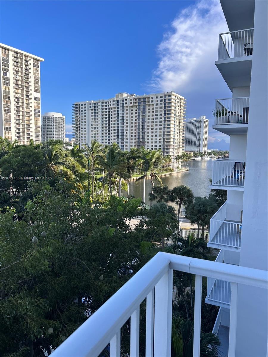 ADMIRALS PORT CONDO WEST - Residential
