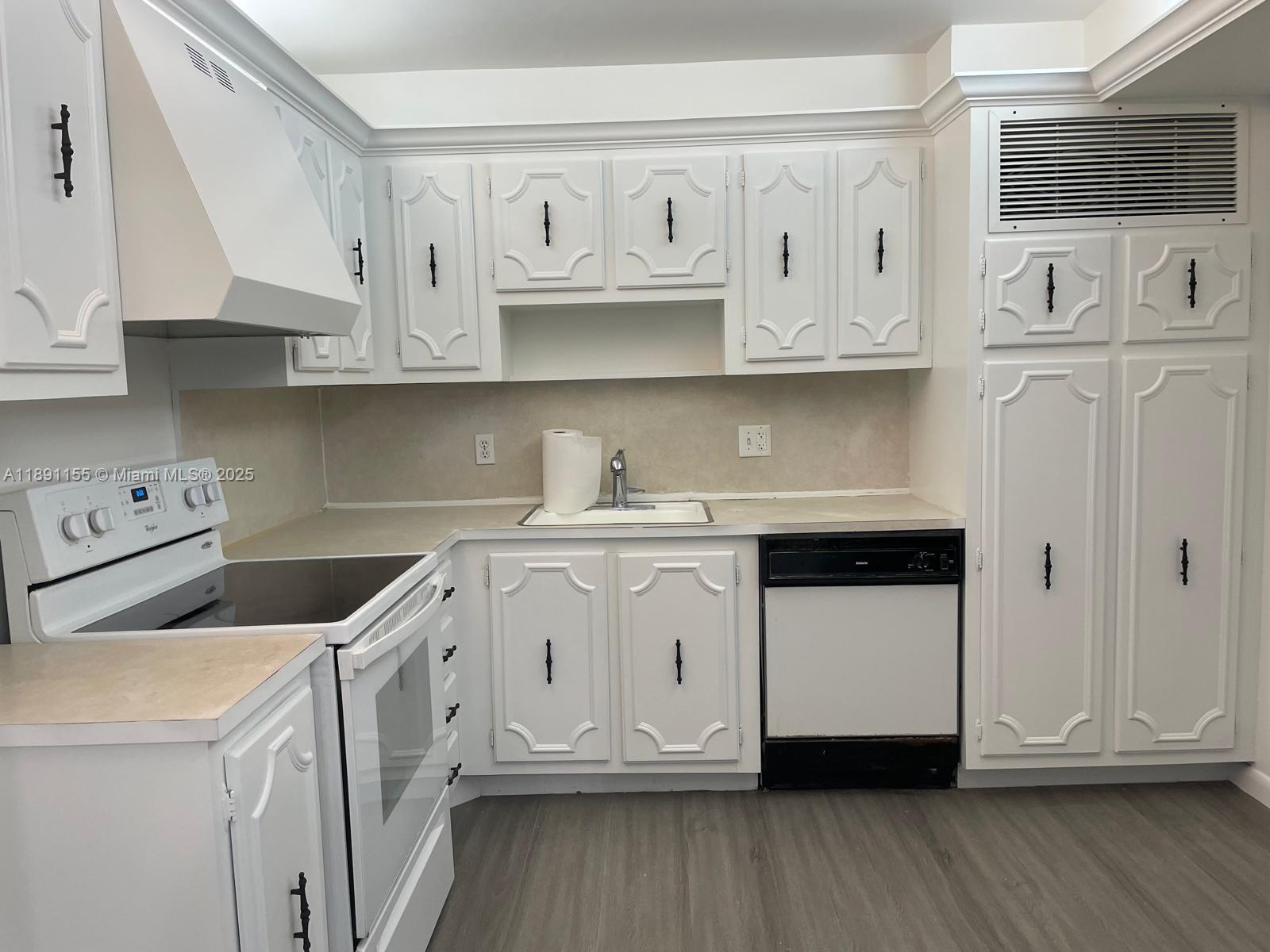ADMIRALS PORT CONDO WEST - Residential
