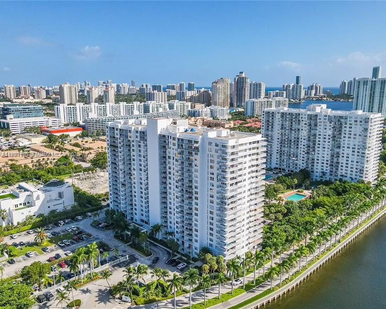 ADMIRALS PORT CONDO WEST - Residential