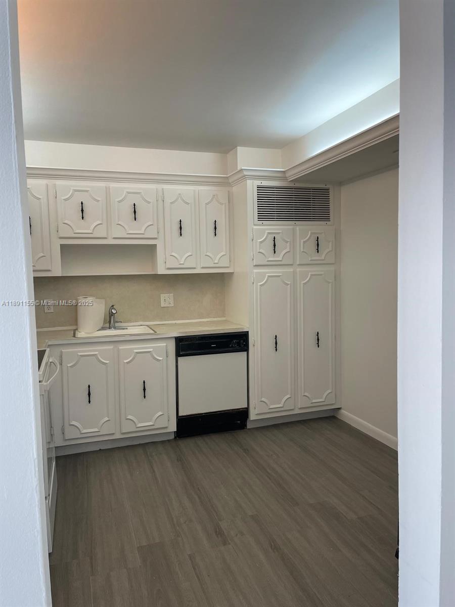 ADMIRALS PORT CONDO WEST - Residential