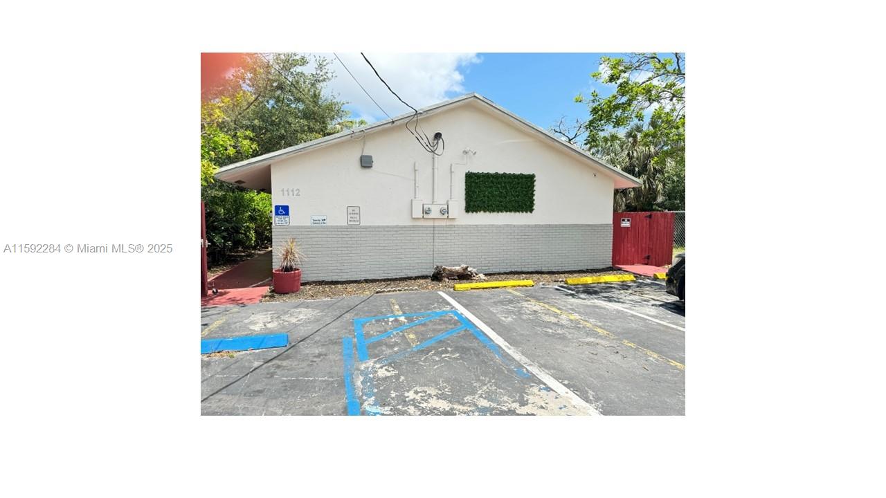 Seize a rare chance to own a duplex with two large units, each featuring four bedrooms and two bathrooms. Located minutes from Las Olas Boulevard, Fort Lauderdale-Hollywood Airport, The Galleria, Port Everglades, and Bonnet House, it offers prime access and vibrant appeal.
For $990,000, acquire both the duplex and its thriving hostel business. This value-add gem suits savvy investors eyeing Fort Lauderdale’s hot market. Strategic upgrades or repositioning can boost rental income or unlock new revenue streams.