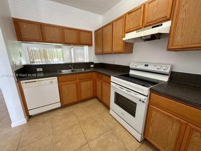 PALMBROOKE TOWNHOMES - Residential Lease