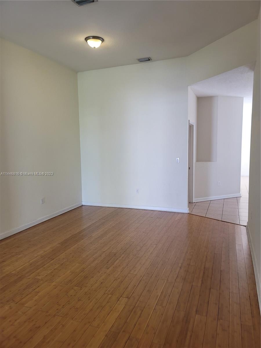 FLORIDIAN BAY ESTATES - Residential Lease