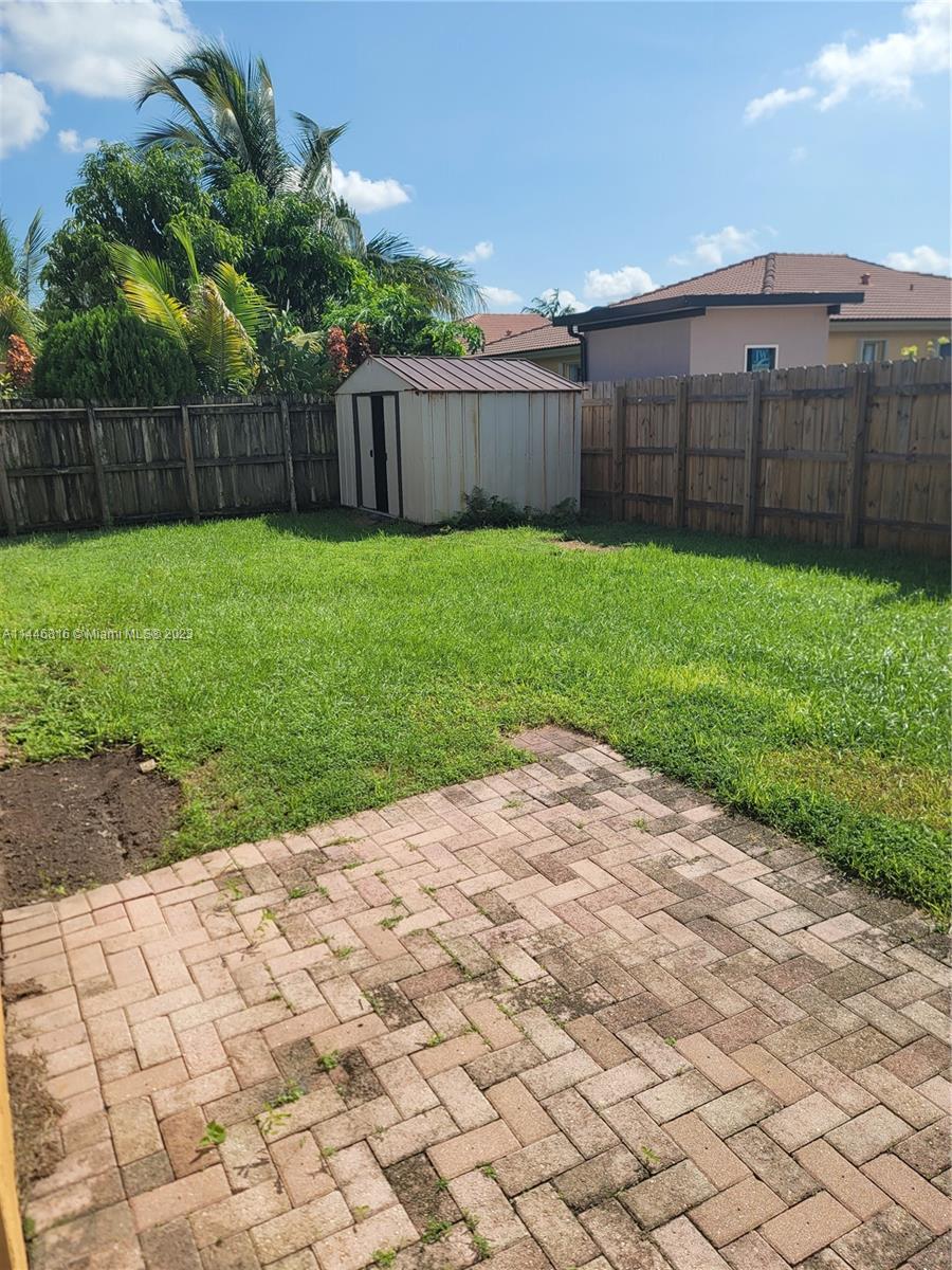 FLORIDIAN BAY ESTATES - Residential Lease