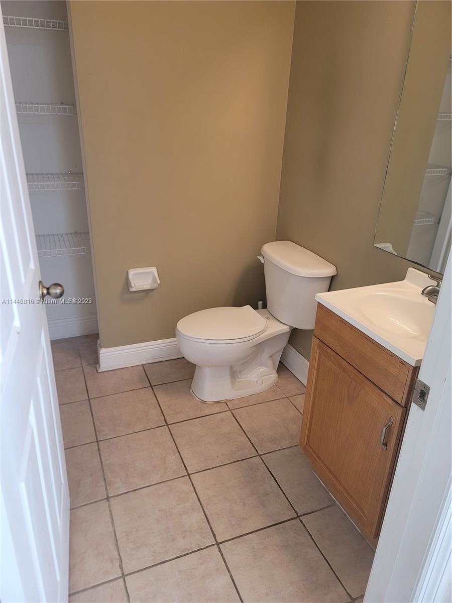 FLORIDIAN BAY ESTATES - Residential Lease