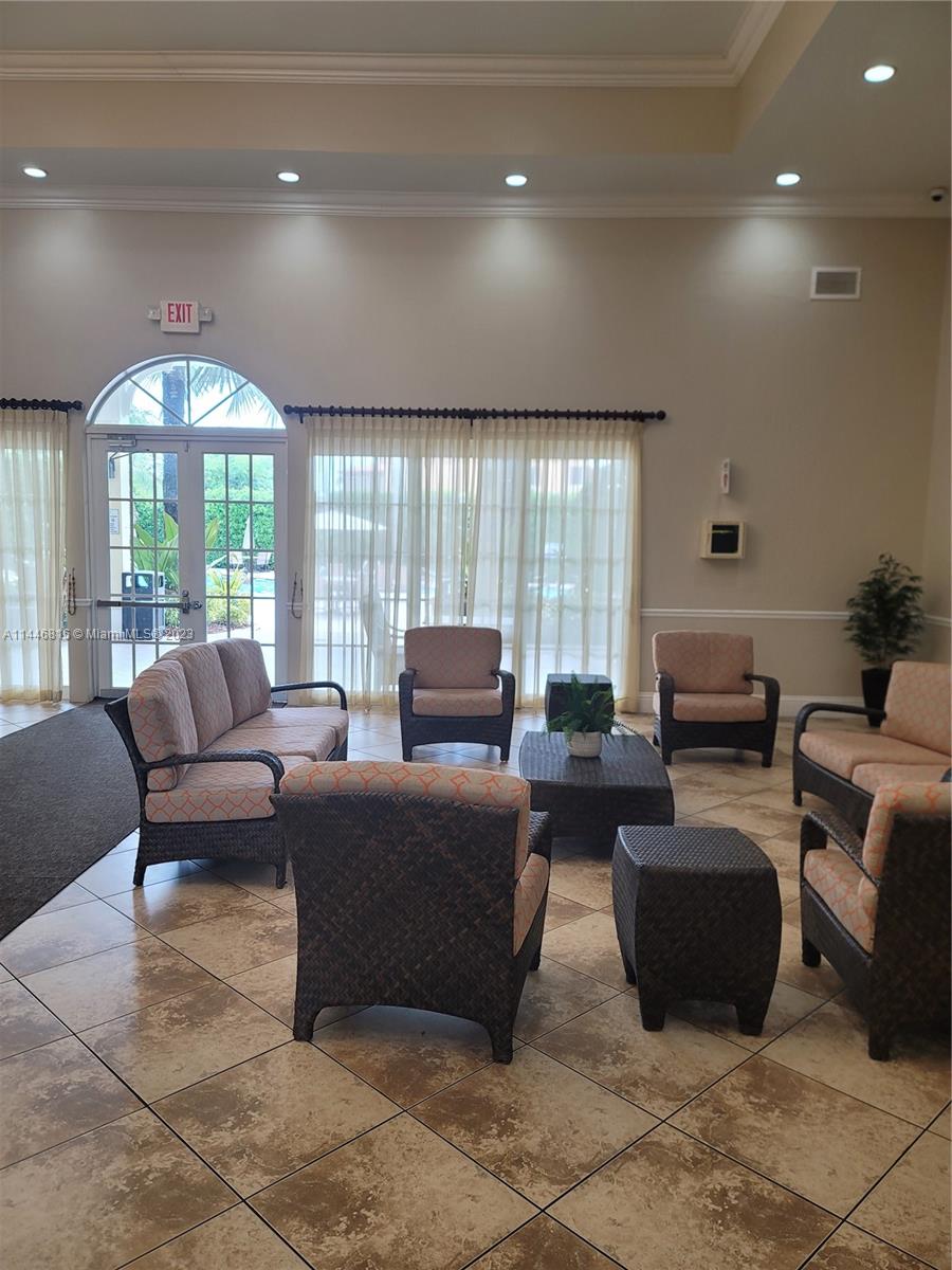 FLORIDIAN BAY ESTATES - Residential Lease