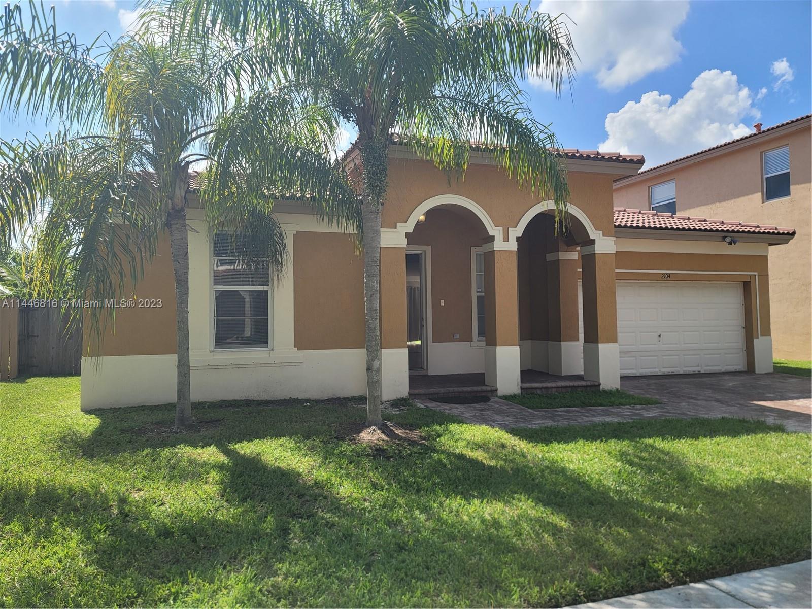 FLORIDIAN BAY ESTATES - Residential Lease