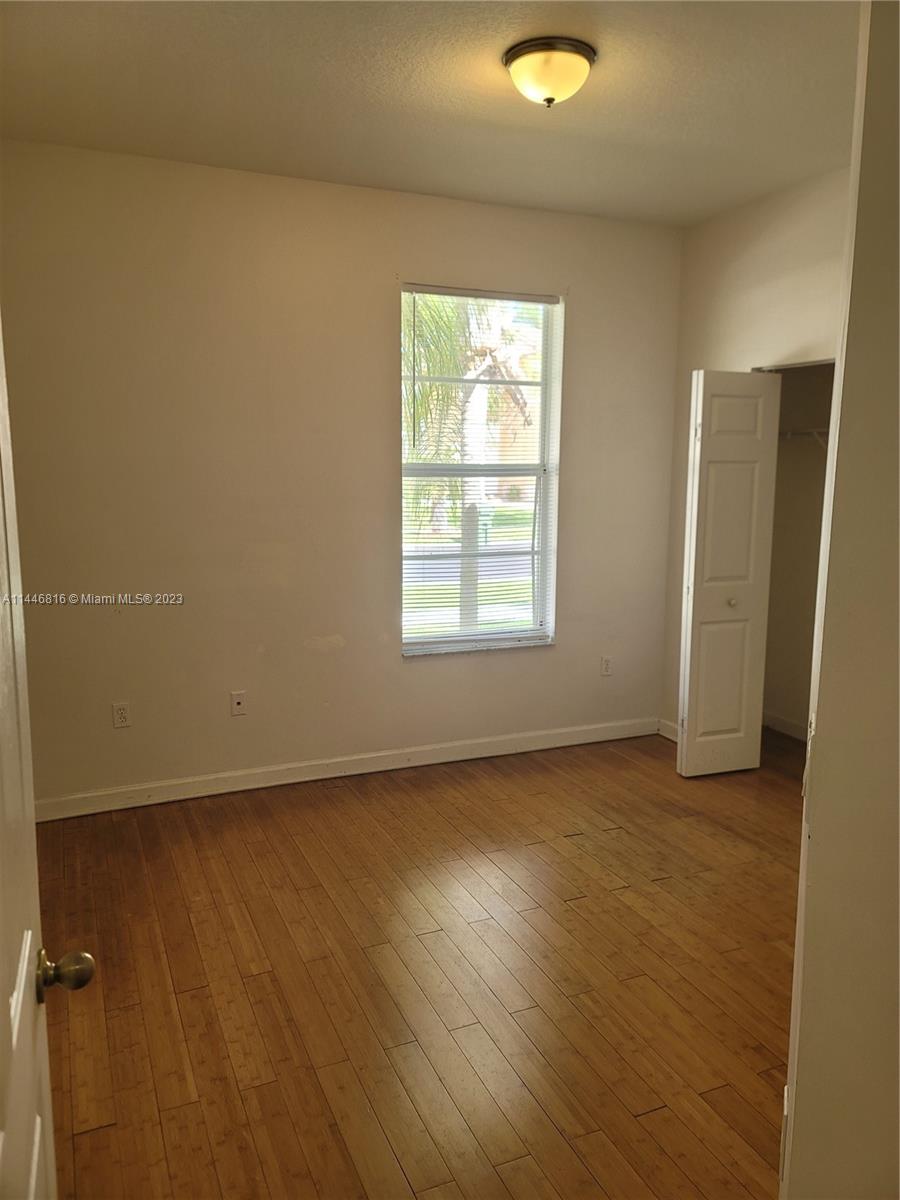 FLORIDIAN BAY ESTATES - Residential Lease