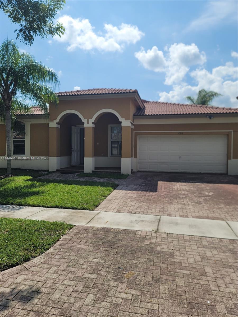 FLORIDIAN BAY ESTATES - Residential Lease