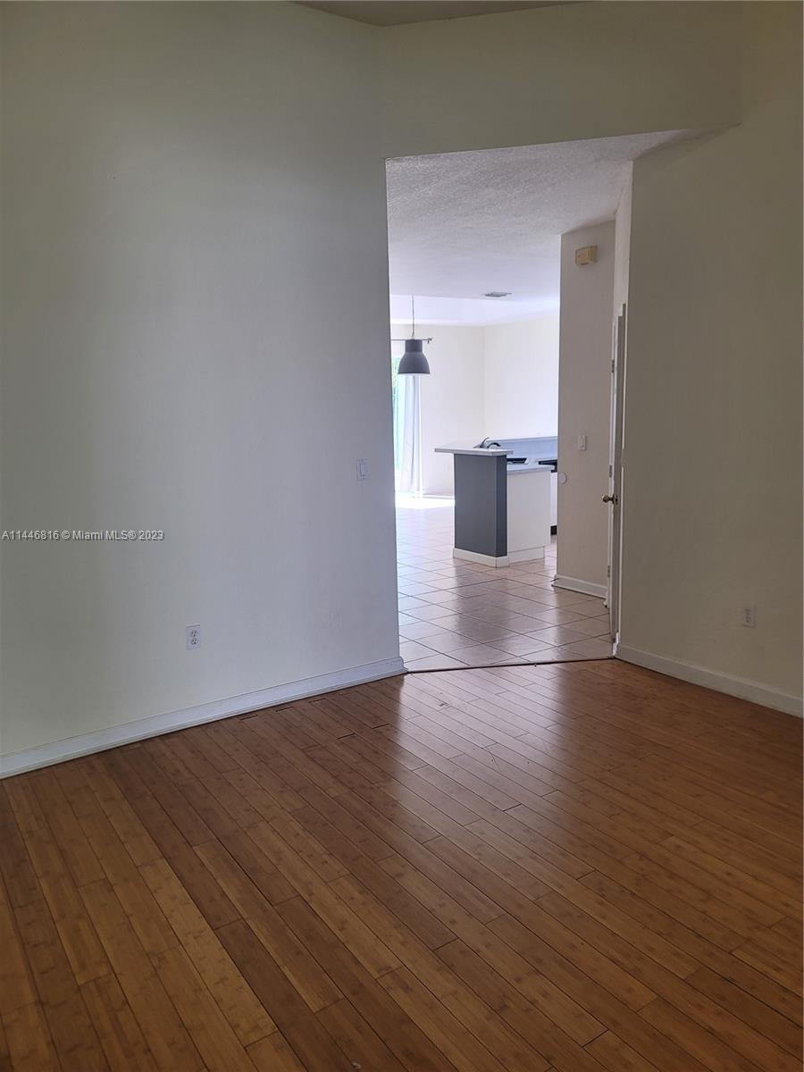 FLORIDIAN BAY ESTATES - Residential Lease