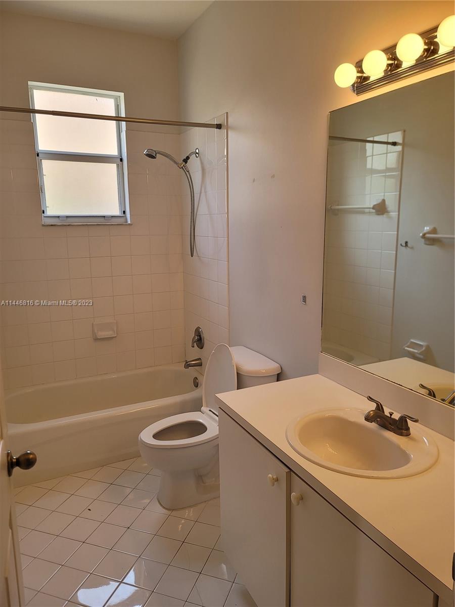 FLORIDIAN BAY ESTATES - Residential Lease