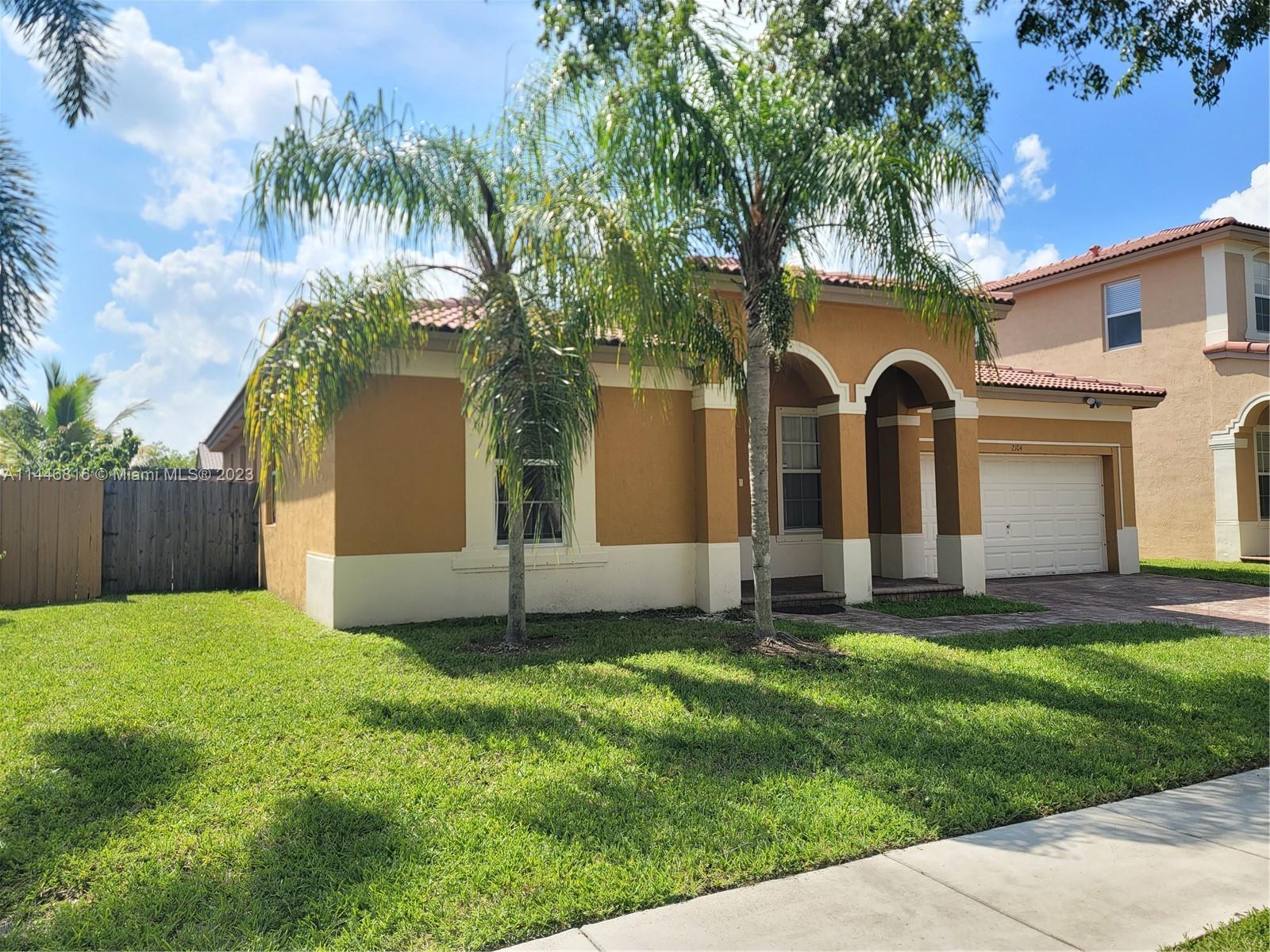 FLORIDIAN BAY ESTATES - Residential Lease