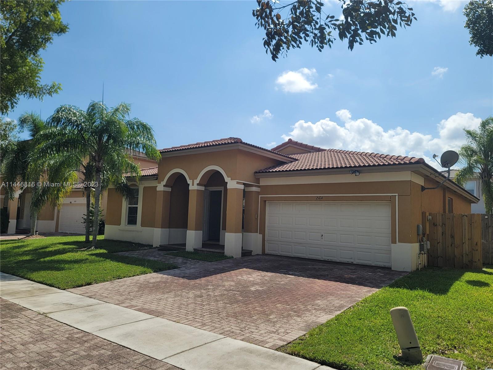 FLORIDIAN BAY ESTATES - Residential Lease