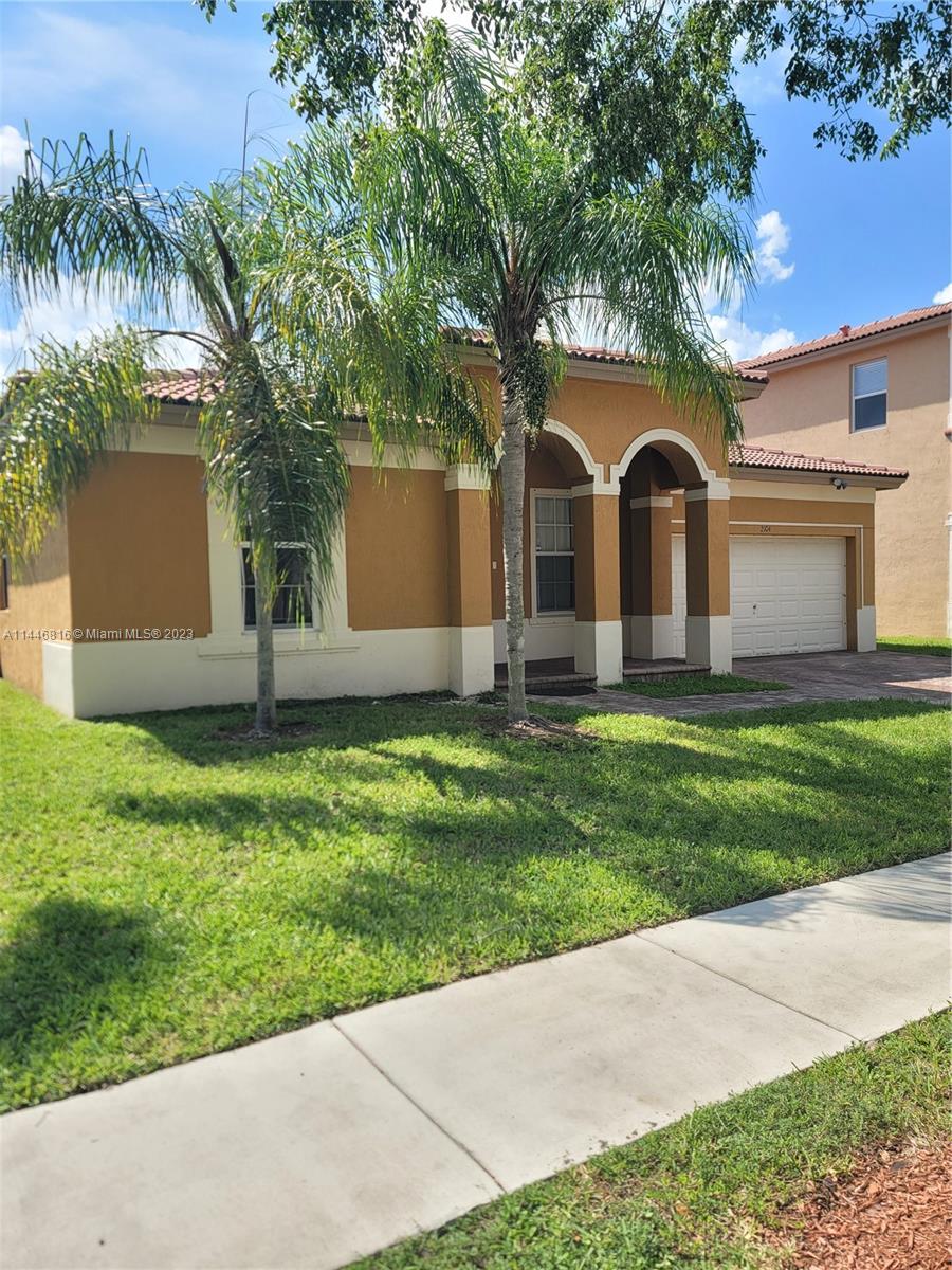 FLORIDIAN BAY ESTATES - Residential Lease