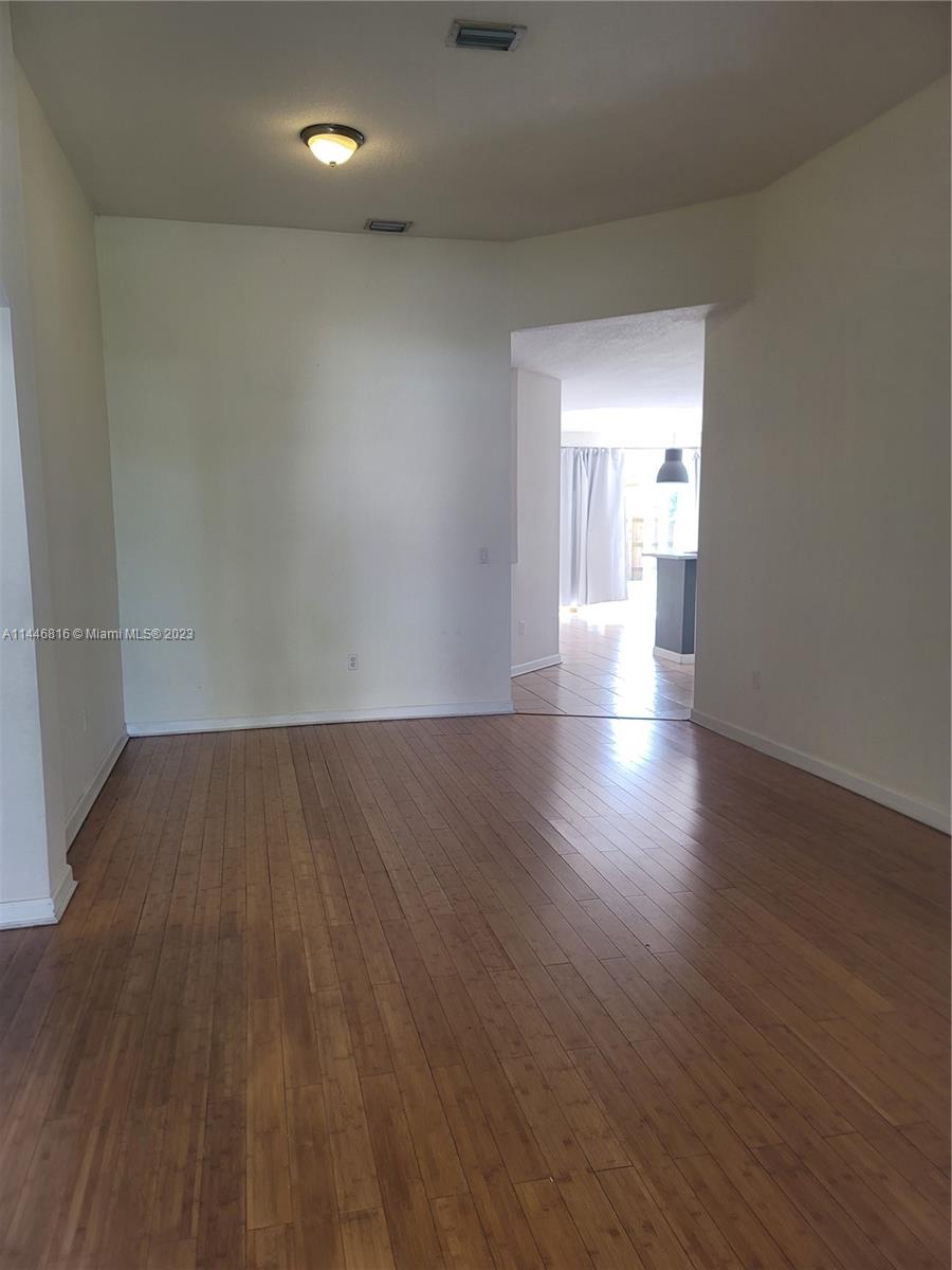 FLORIDIAN BAY ESTATES - Residential Lease