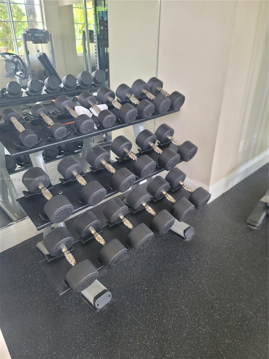 FLORIDIAN BAY ESTATES - Residential Lease