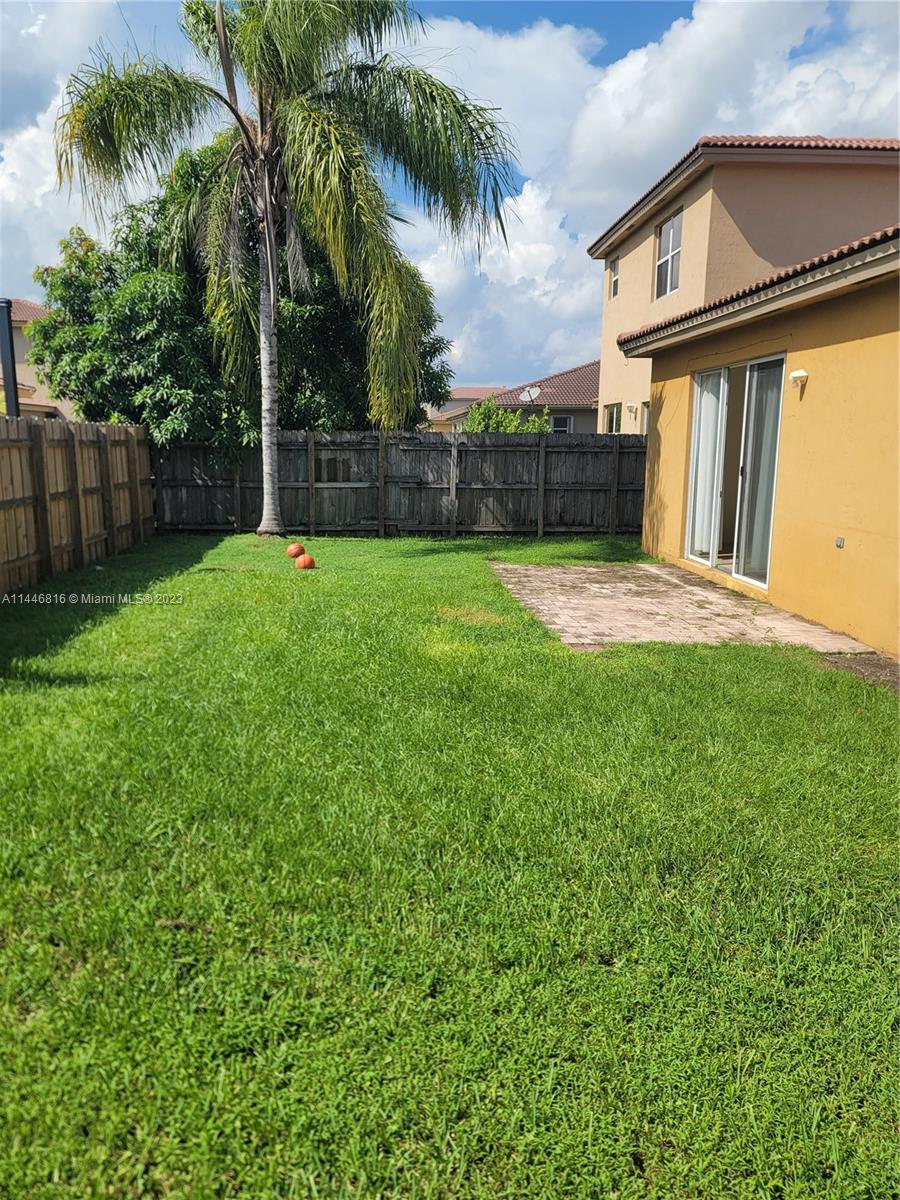 FLORIDIAN BAY ESTATES - Residential Lease