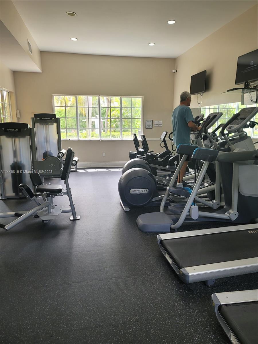 FLORIDIAN BAY ESTATES - Residential Lease