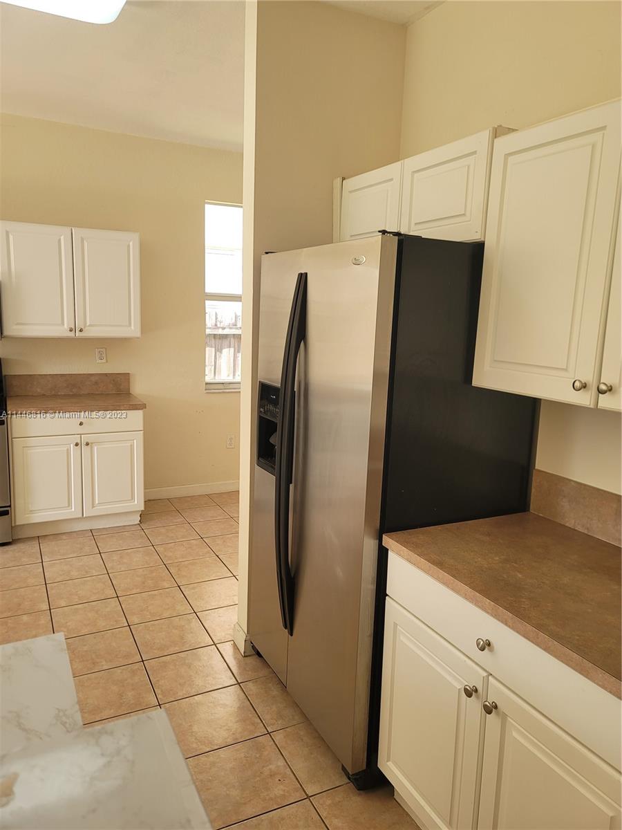 FLORIDIAN BAY ESTATES - Residential Lease