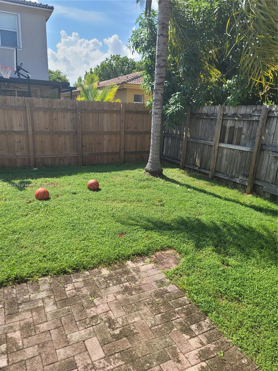 FLORIDIAN BAY ESTATES - Residential Lease