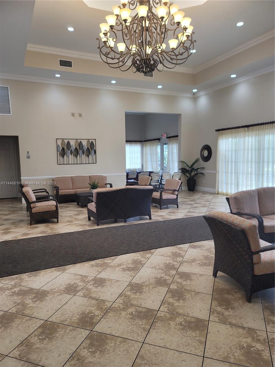 FLORIDIAN BAY ESTATES - Residential Lease