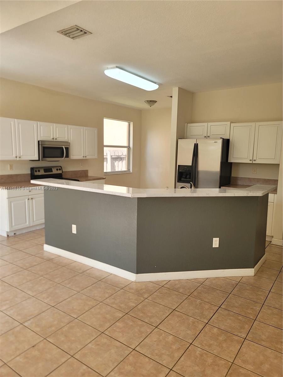 FLORIDIAN BAY ESTATES - Residential Lease