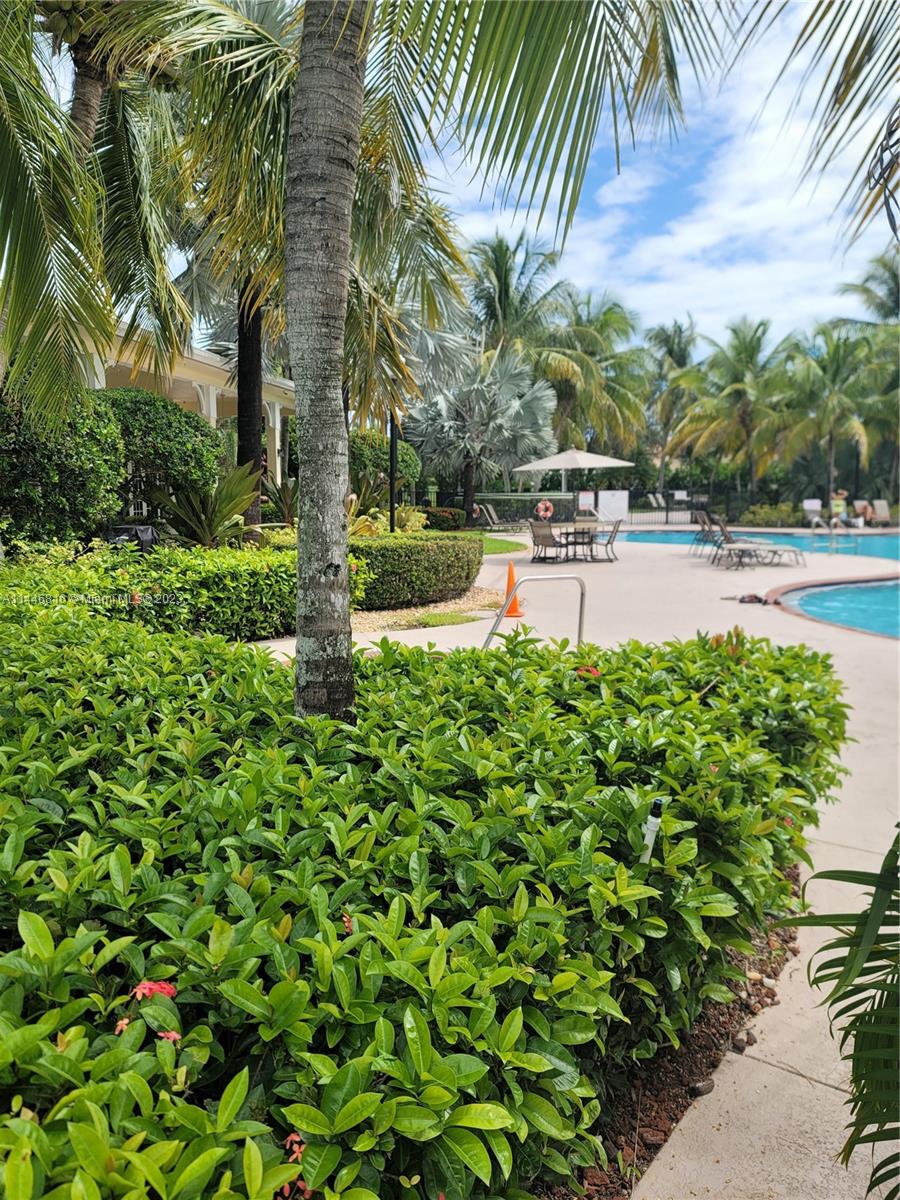 FLORIDIAN BAY ESTATES - Residential Lease