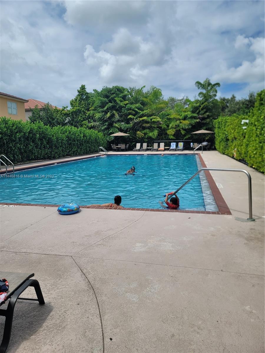 FLORIDIAN BAY ESTATES - Residential Lease