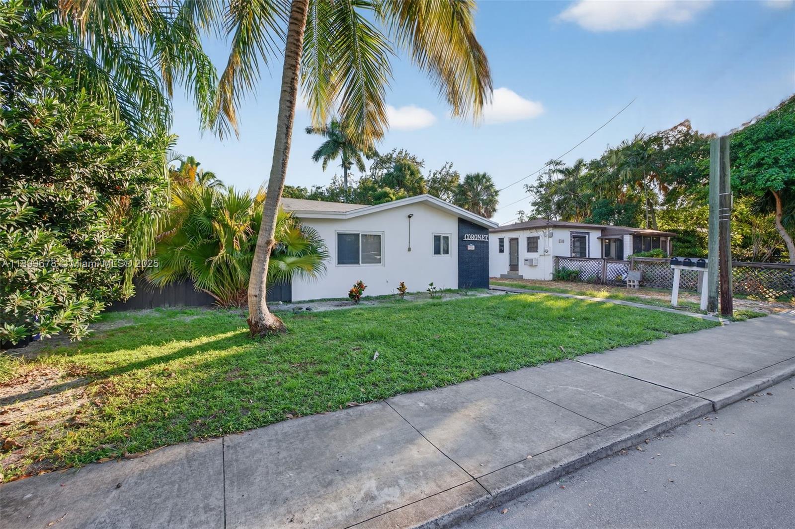 1004 W Las Olas Blvd