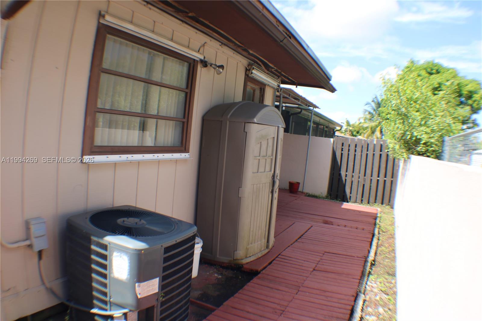 DEVON-AIRE VILLAS SEC 3 - Residential