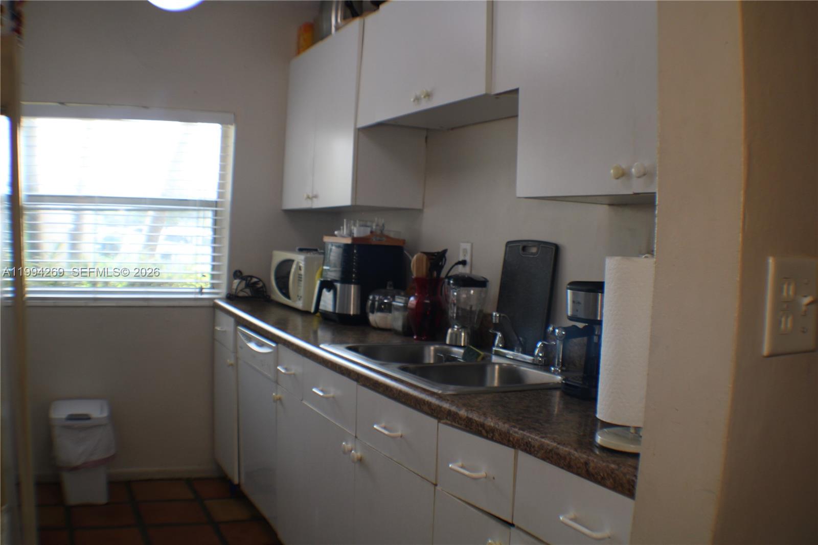 DEVON-AIRE VILLAS SEC 3 - Residential