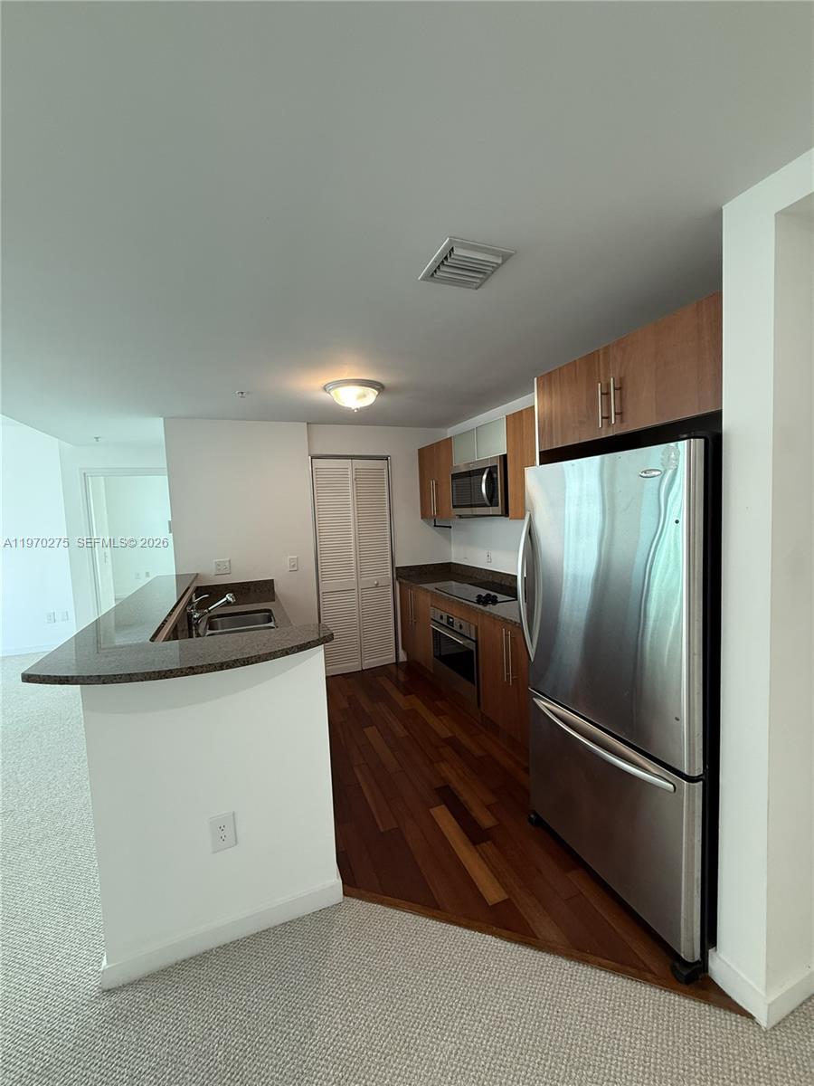 MET 1 CONDO - Residential