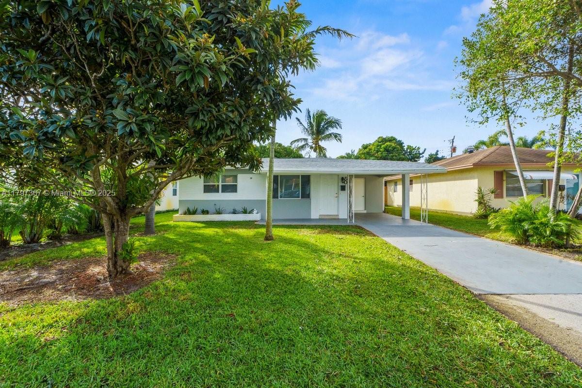 Rental Property at 50 Ne 45th Ct 50, Oakland Park, Miami-Dade County, Florida - Bedrooms: 4 
Bathrooms: 2  - $3,550 MO.